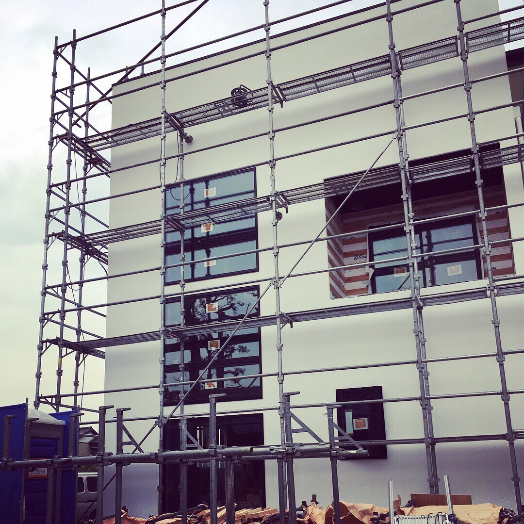 モデルハウスの足場がついに外れました！！