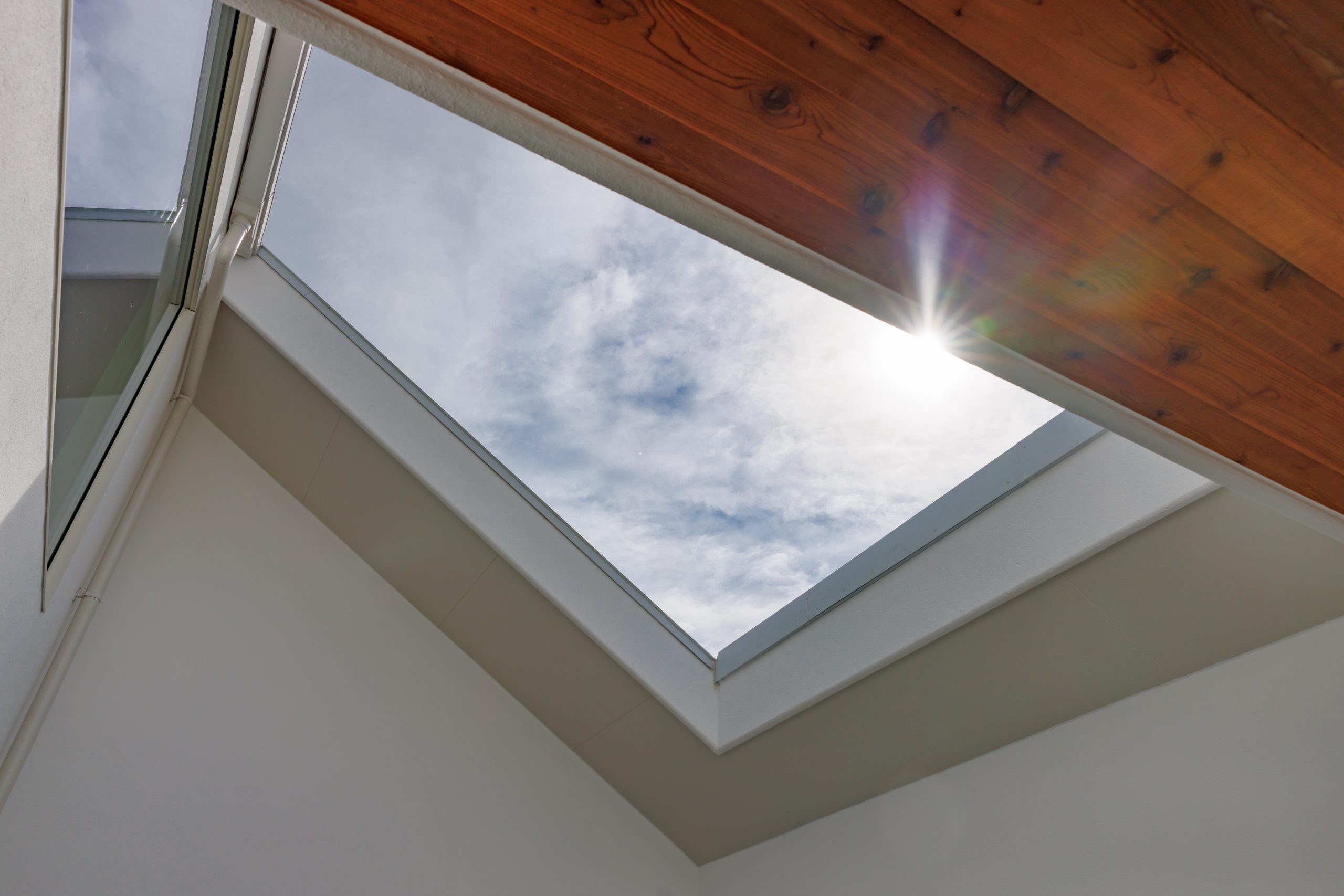 光と空と繋がる、中庭と暮らす家