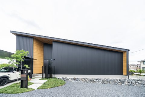 ごちそうとアートの平屋。